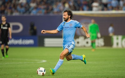 南亚体育焦点-伊朗足球联赛冠军颁奖礼现冲突