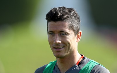 南亚体育独家-伯贝这防守头球解围