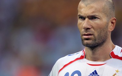 南亚体育播报-罗德里戈赛后拉伸放松